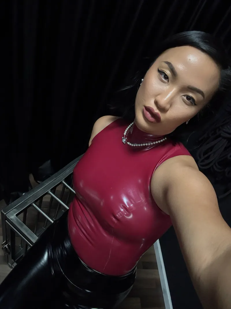 Thumbnail Captivated by Tight Latex: A Fetish Enchantment by ZealousidealLine98