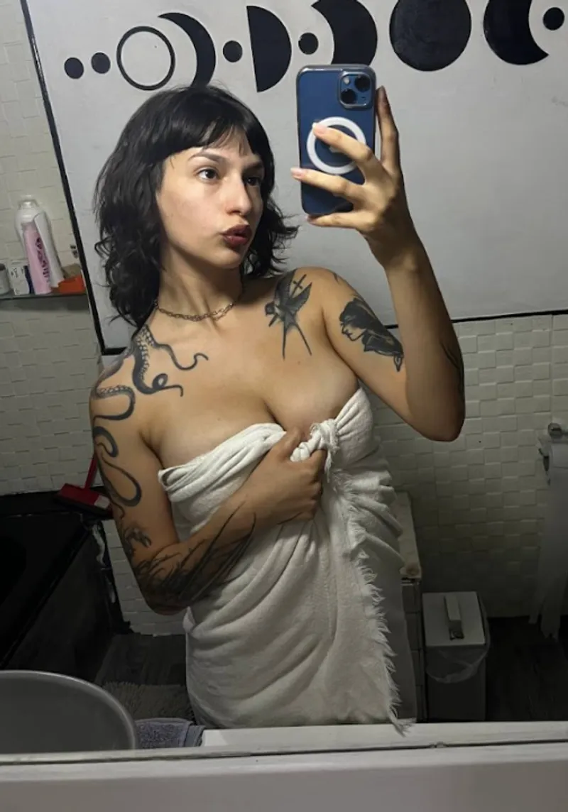 Thumbnail Join Affectionate_Sail281 for a Hot Shower Experience