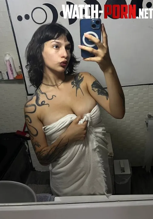 whos wants to take a hot shower with this 18yo? by Affectionate_Sail281