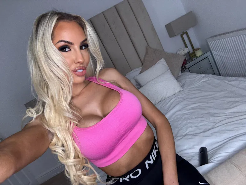 Thumbnail ImpressiveTeasr Shines in a Nice Top