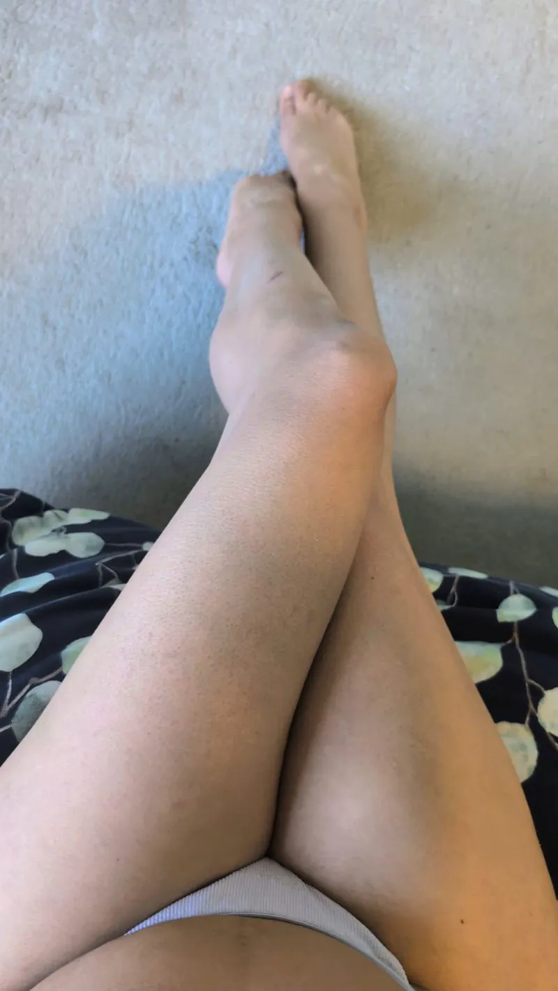 Thumbnail Appreciating the View of Stunning Legs by Tulabambula