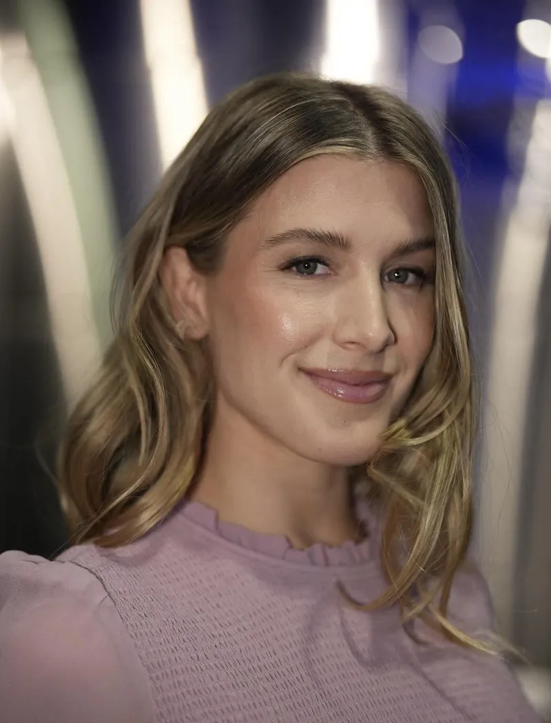 Thumbnail Genie Bouchard: Captivating Beauty Spotlight | Rexbanner871