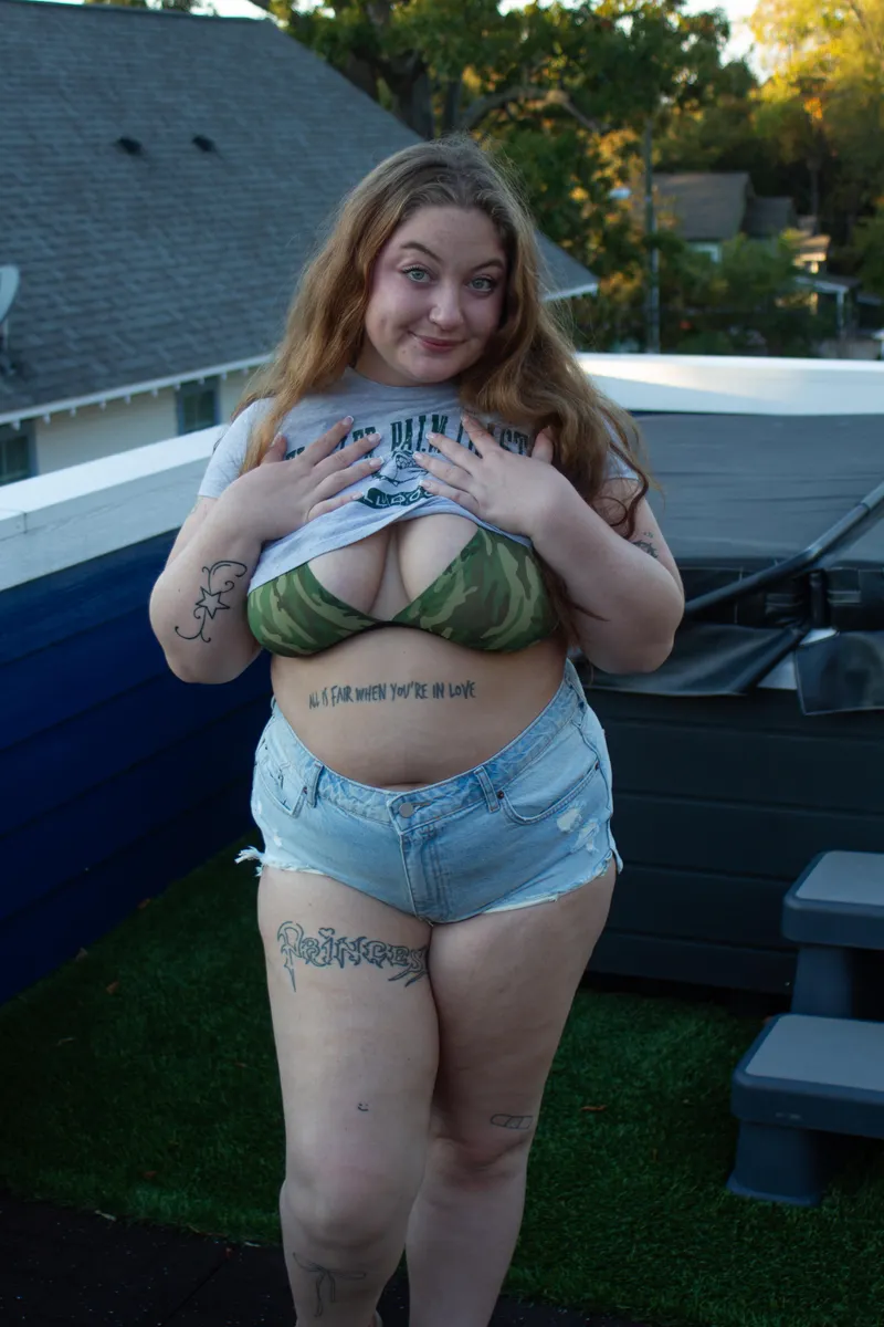 Thumbnail WhiteBaby18's Daring Outfit - See What Drives Them Crazy
