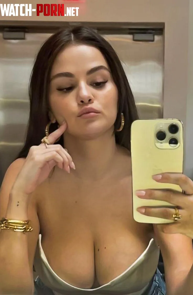 Selena Gomez by InfamousAstronaut592