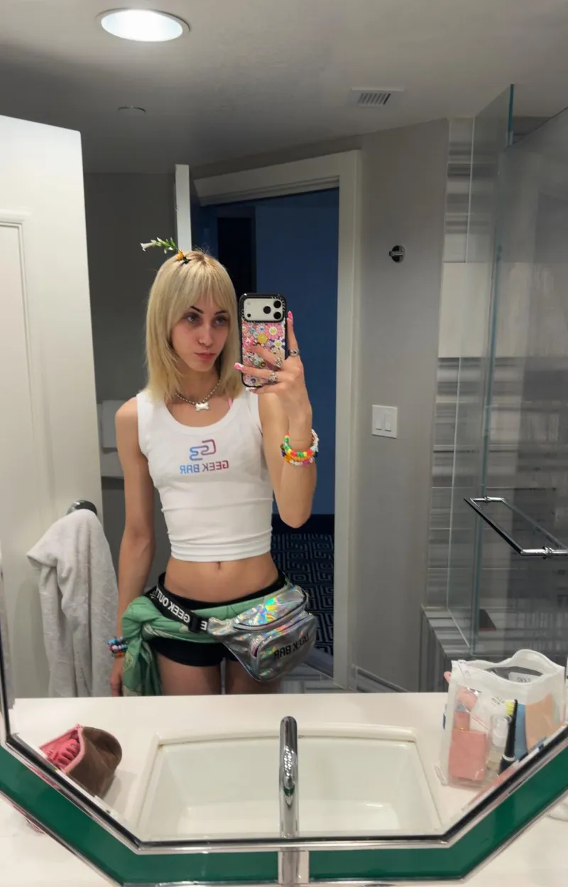 Thumbnail ivywitchy Stuns in Midriff and White Crop Top