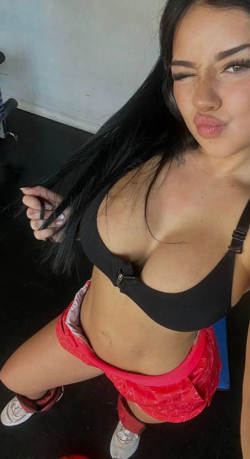 Thumbnail SereneSorceressx's Gym Selfie Pout: Fitness & Flare