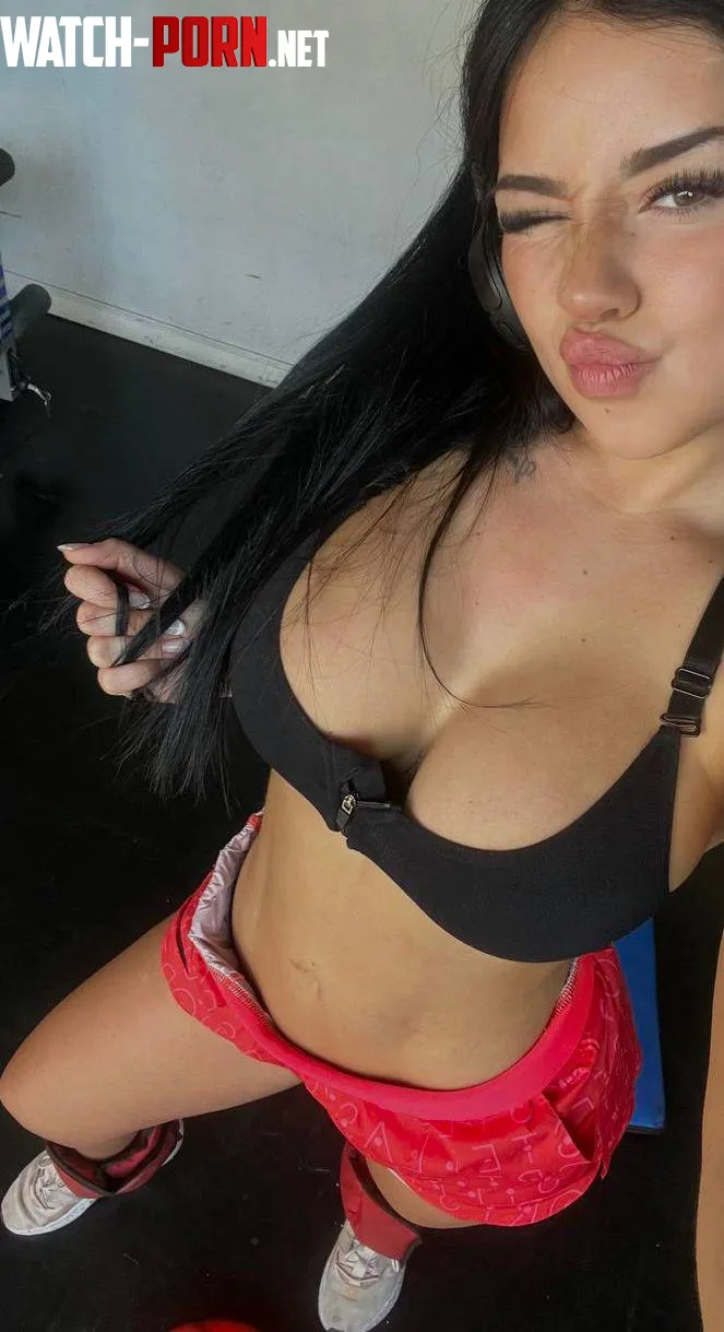 a lil gym selfie by SereneSorceressx