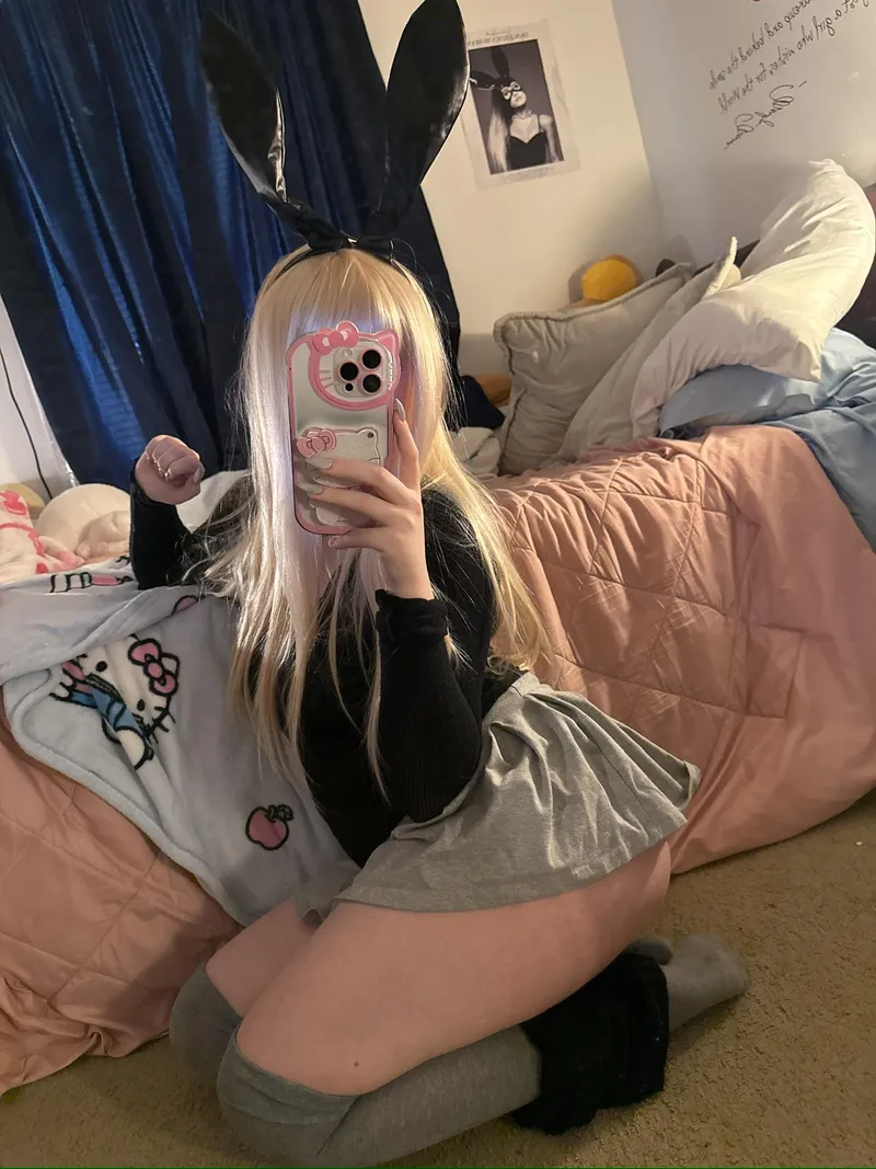 Thumbnail Unveiling Desires Under the Sheets with petiteschoolgirlxo