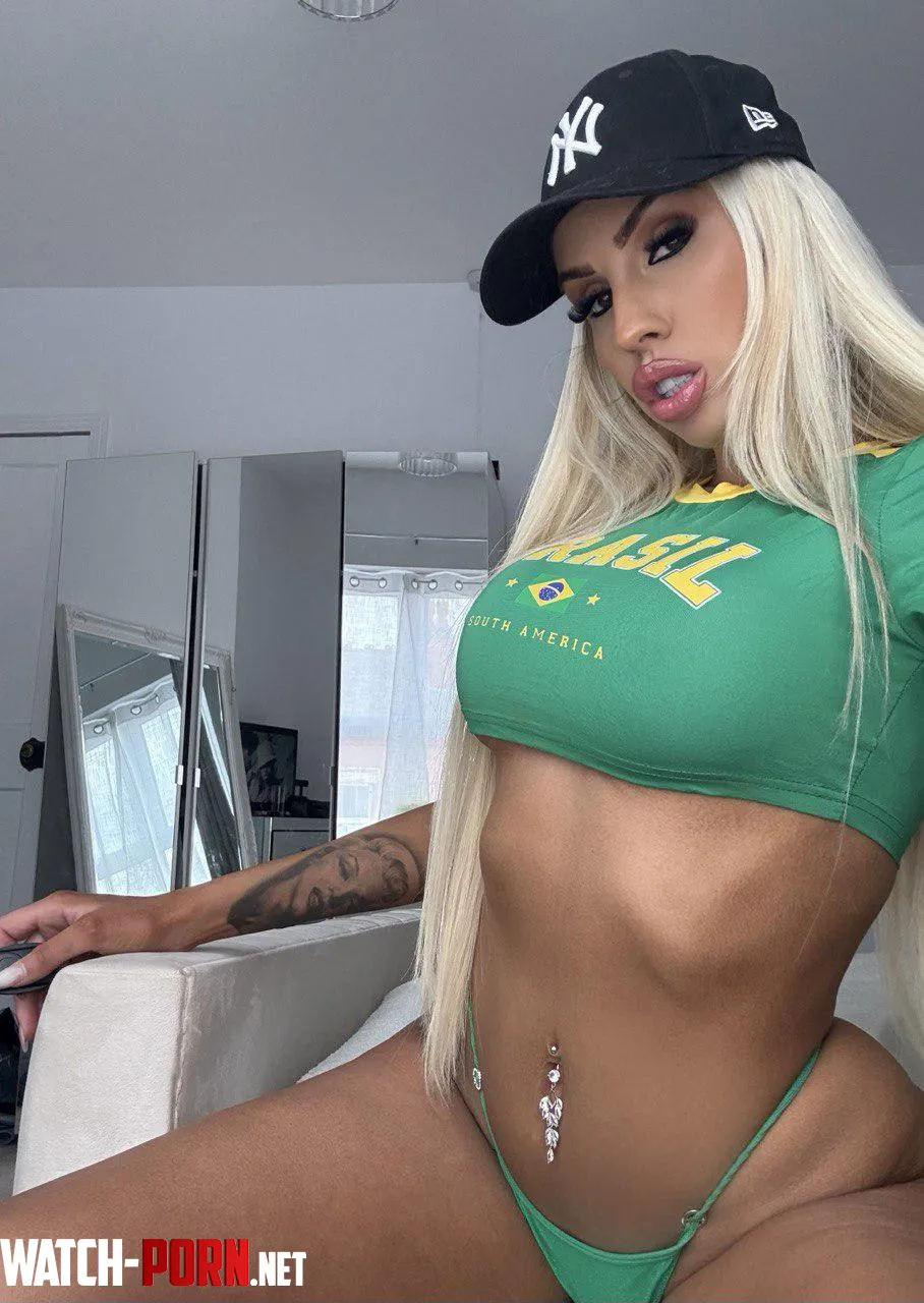 Green croptop by ImpressiveTeasr