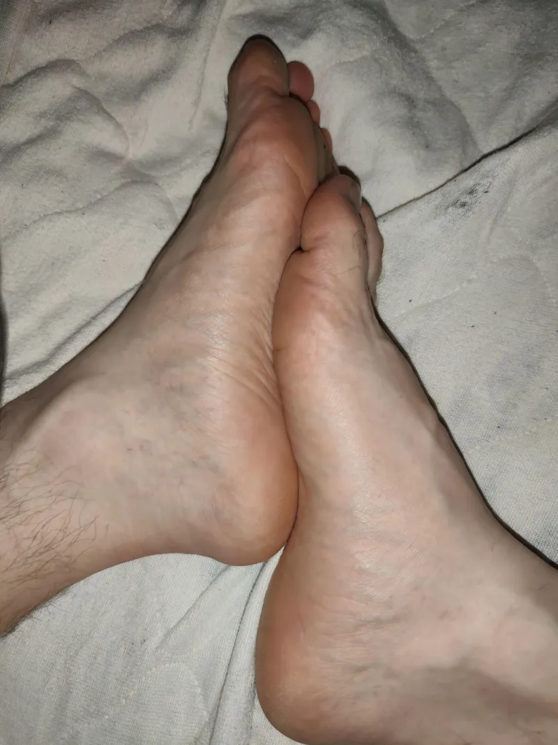 Thumbnail M28 Foot Greetings: A Feet NSFW OC by dangerous_anger