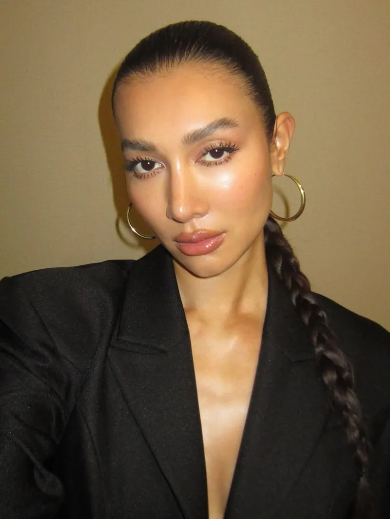 Thumbnail Sleek and Stylish: Admiring Super Hair in Ponytails