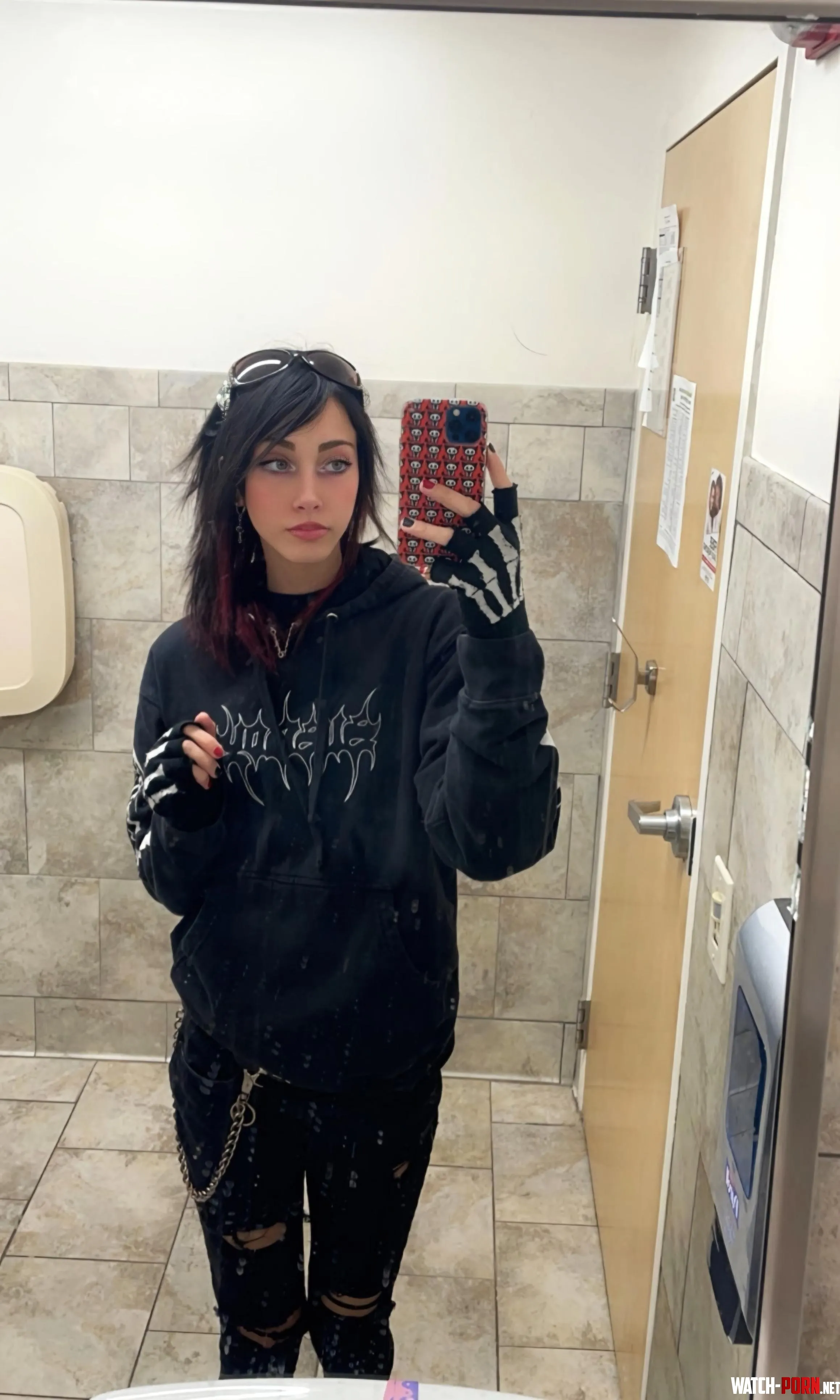 I like my cheesy skeleton gloves. by ivywitchy
