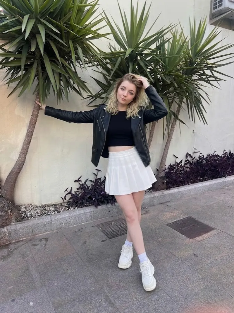 Thumbnail Innocent or Seductive? glossybaabie Dares You in LadiesInLeather