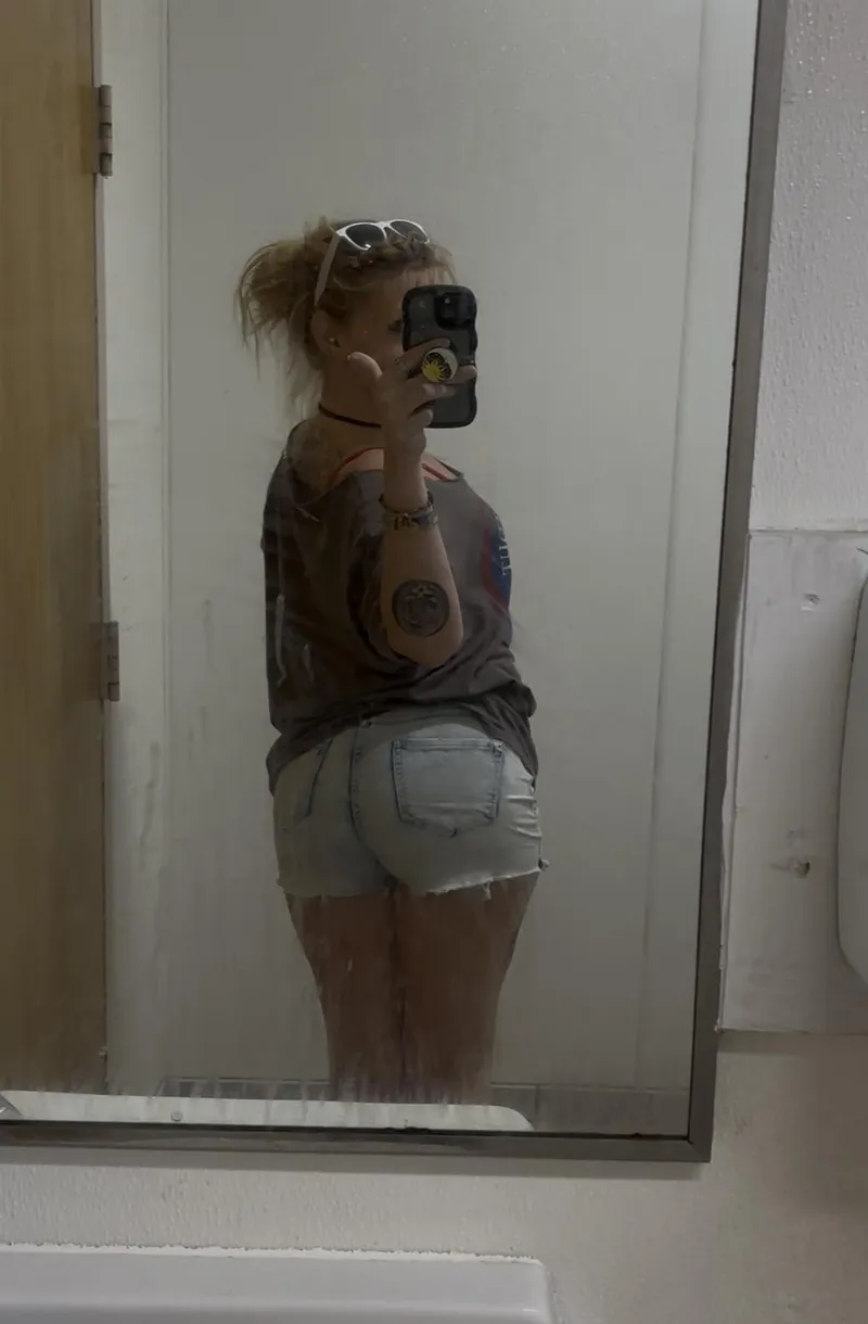 Thumbnail Dirty mirror but oh well
