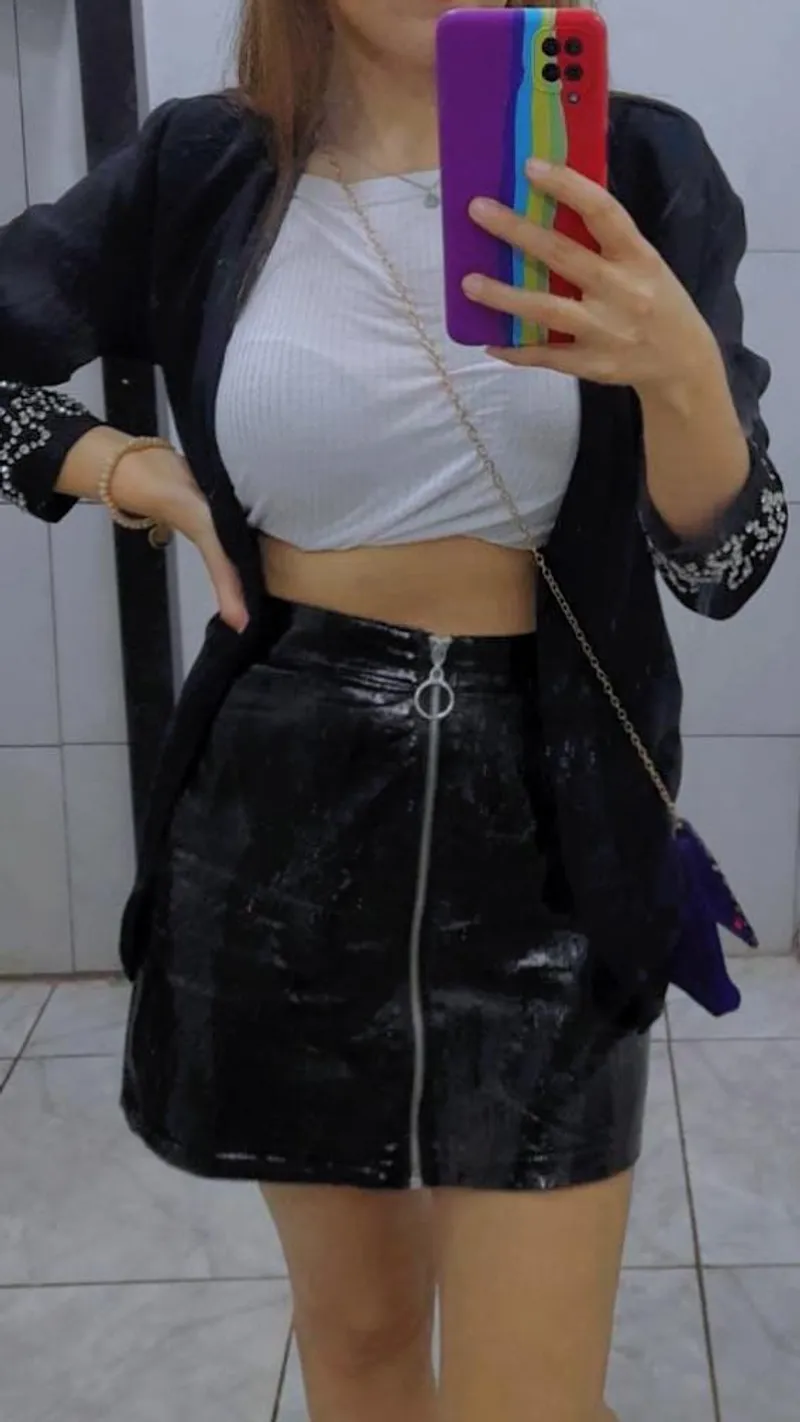 Thumbnail Today I'm going out in my favorite white crop top.