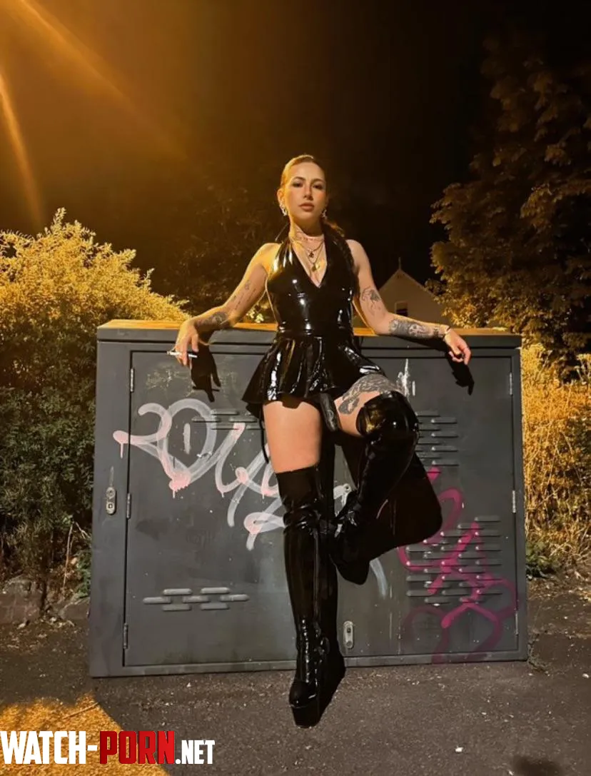 Leather, confidence, and a mind that knows how to command attention.Submissive men who value discipline,respect,and genuine connection come say hello🖤😈 by MissAnnaMiller