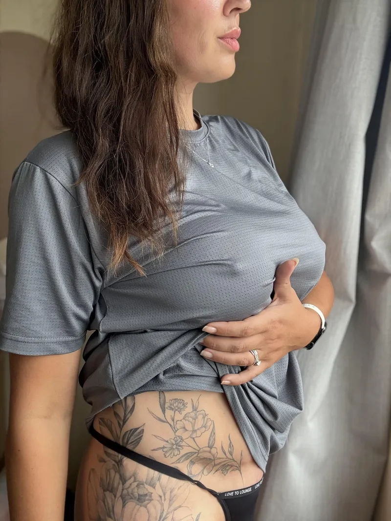 Thumbnail Being braless is the best