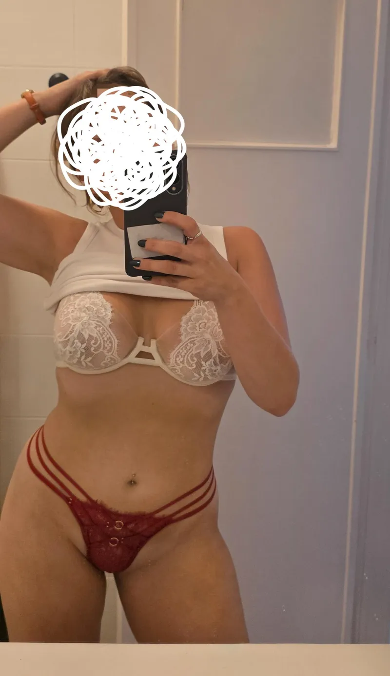 Thumbnail Latina horny here