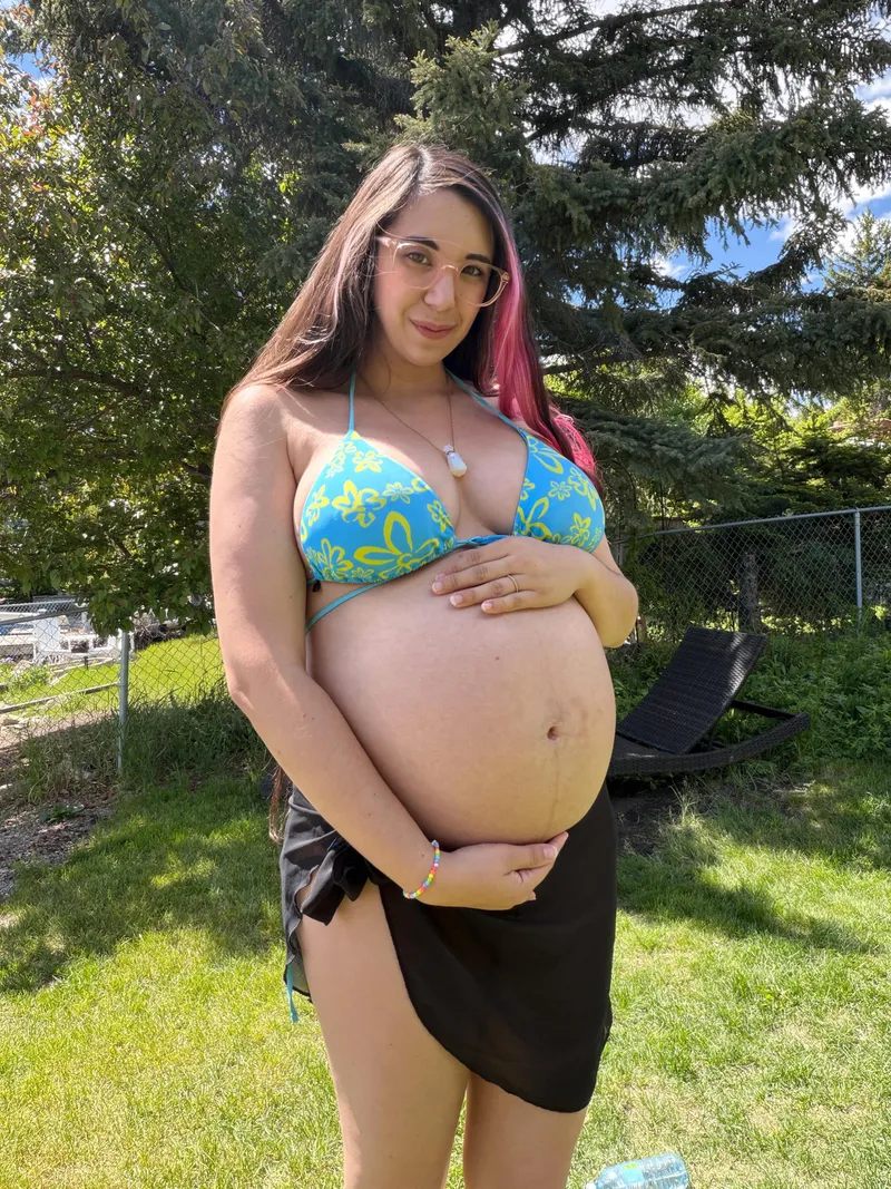 Thumbnail I feel so full and sexy with this growing bump