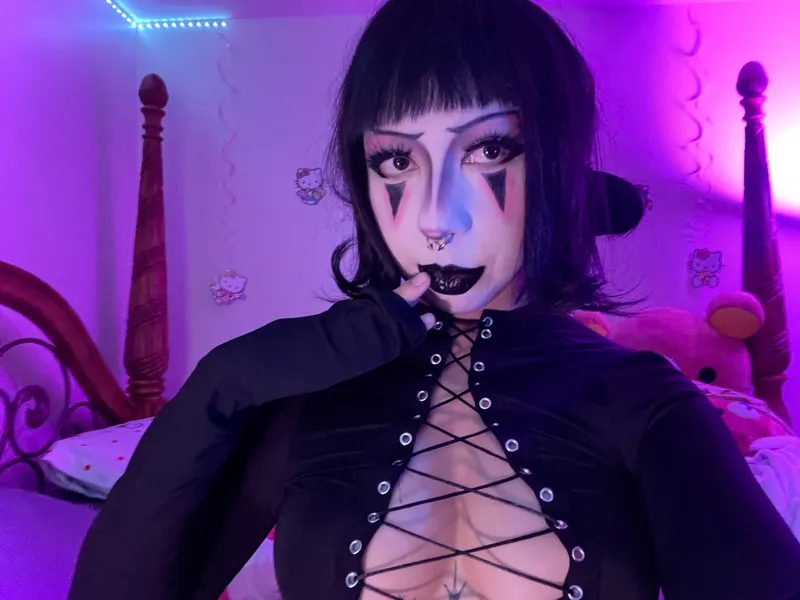 Thumbnail scene girl feels like clowning around