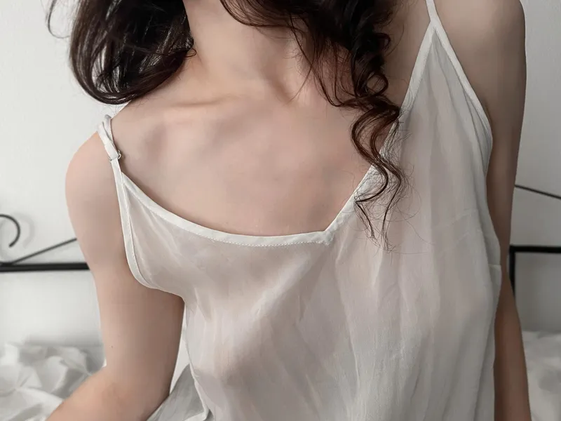 Thumbnail Braless morning