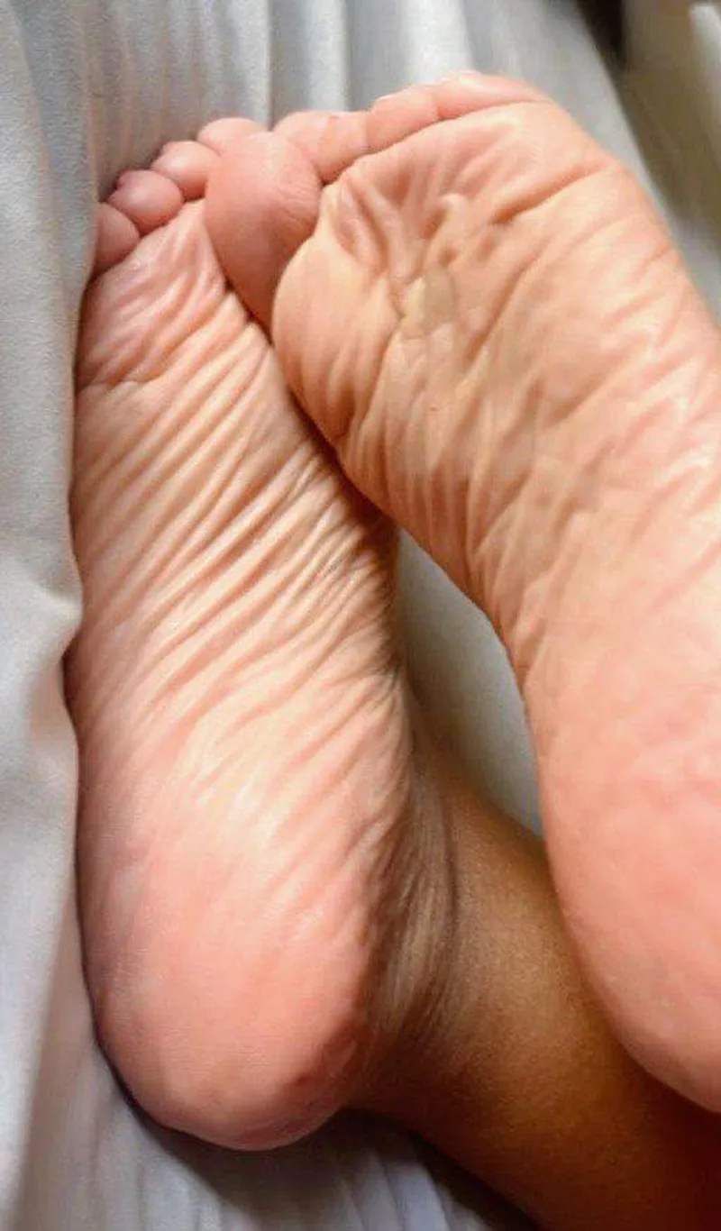 Thumbnail It's soles Sunday. Which Wrinkly latina feet would you enjoy first (oc)