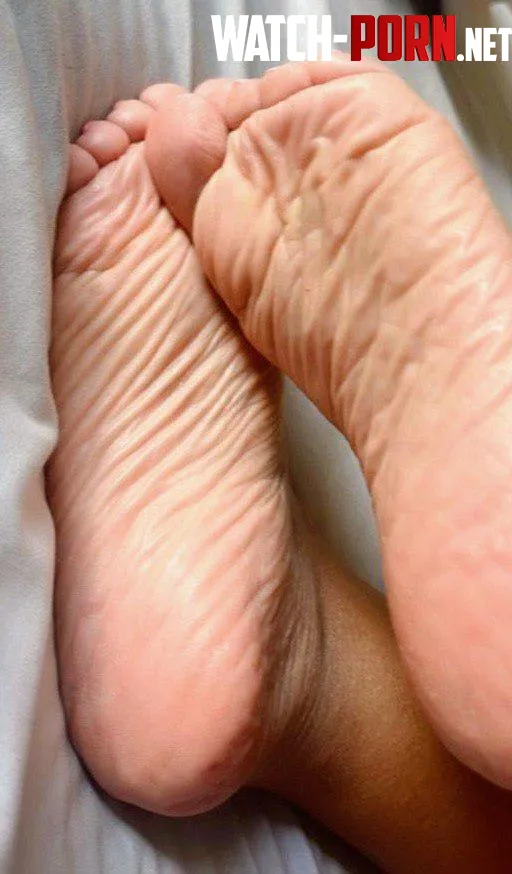 It's soles Sunday. Which Wrinkly latina feet would you enjoy first (oc) by arboldebolas