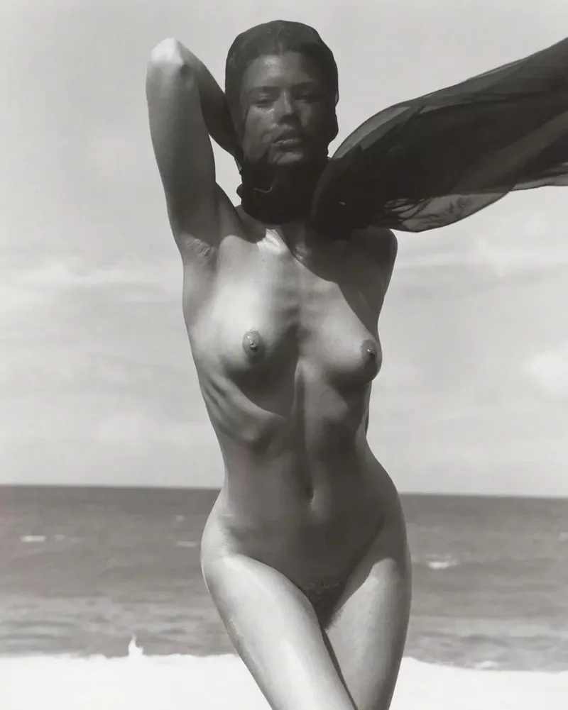 Thumbnail Carre Otis | Vogue UK, 4-1989 | ph. Herb Ritts