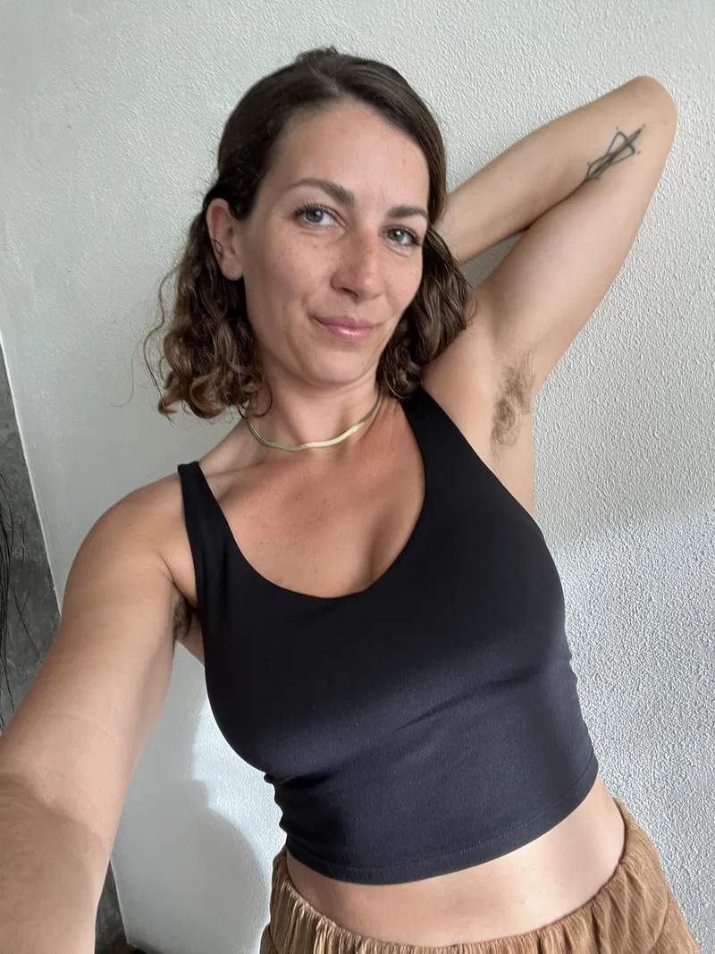 Thumbnail I feel beautiful with hairy pits