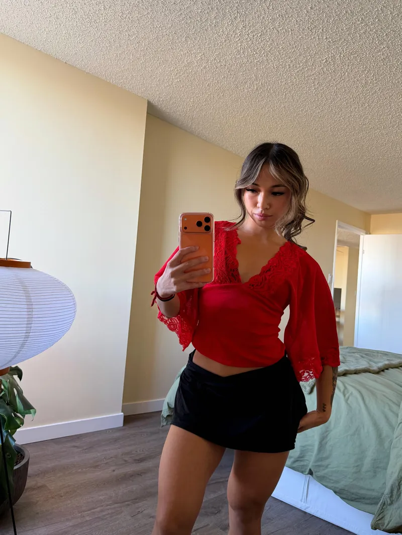 Thumbnail Does red look good on me?