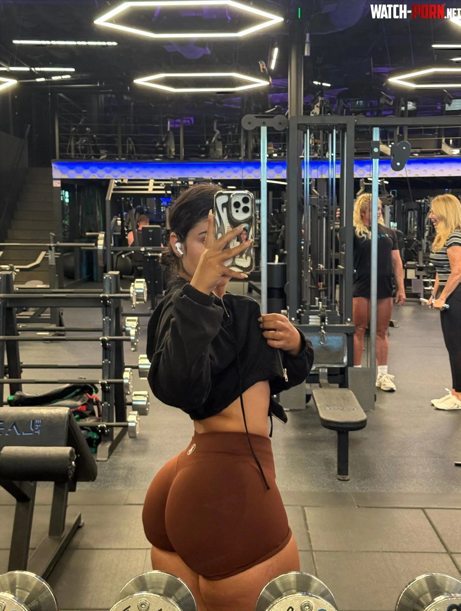 butt looks better after squats by RosyBabettee_