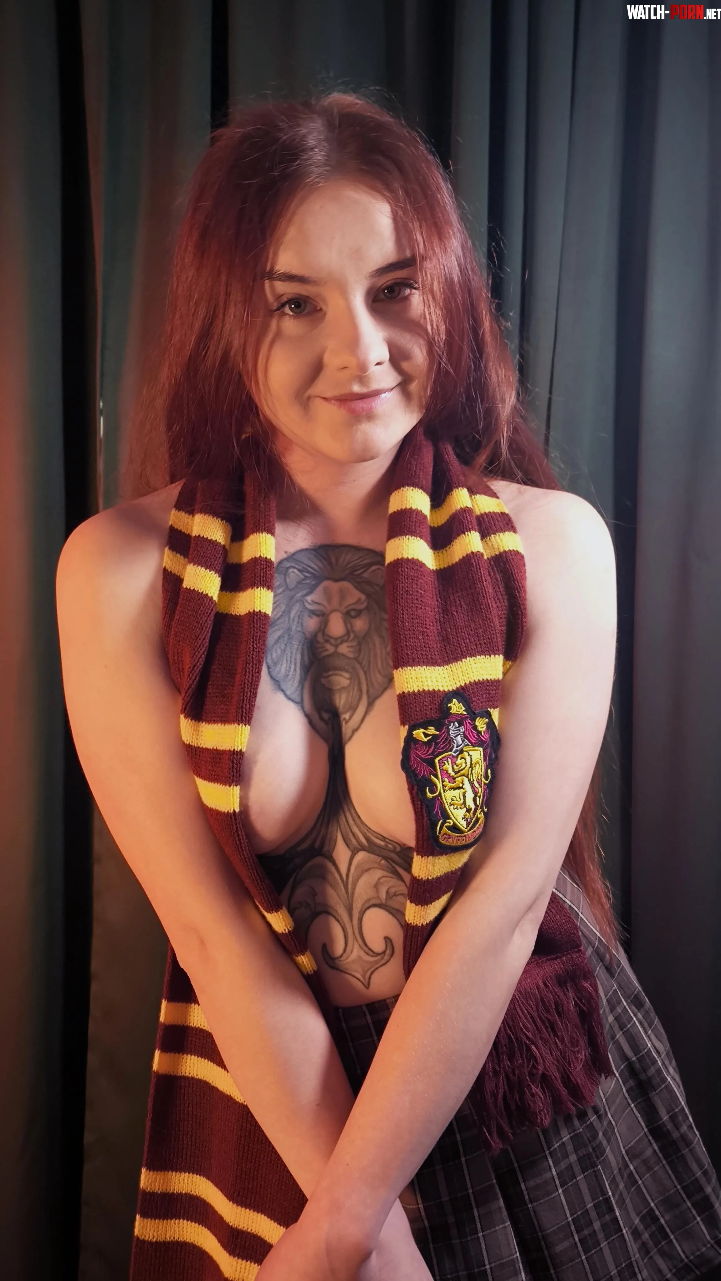 How many points for Gryffindor if Ginny drops that scarf? by InkRuby