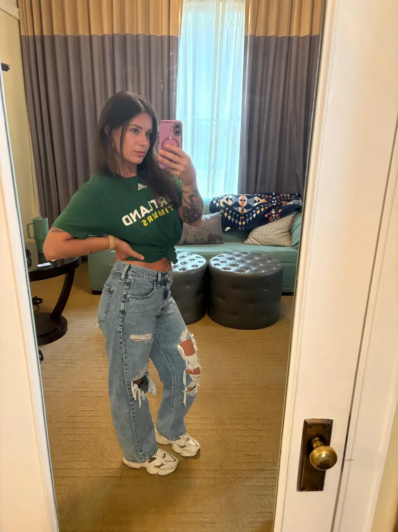 Thumbnail Crop top girl in the PNW