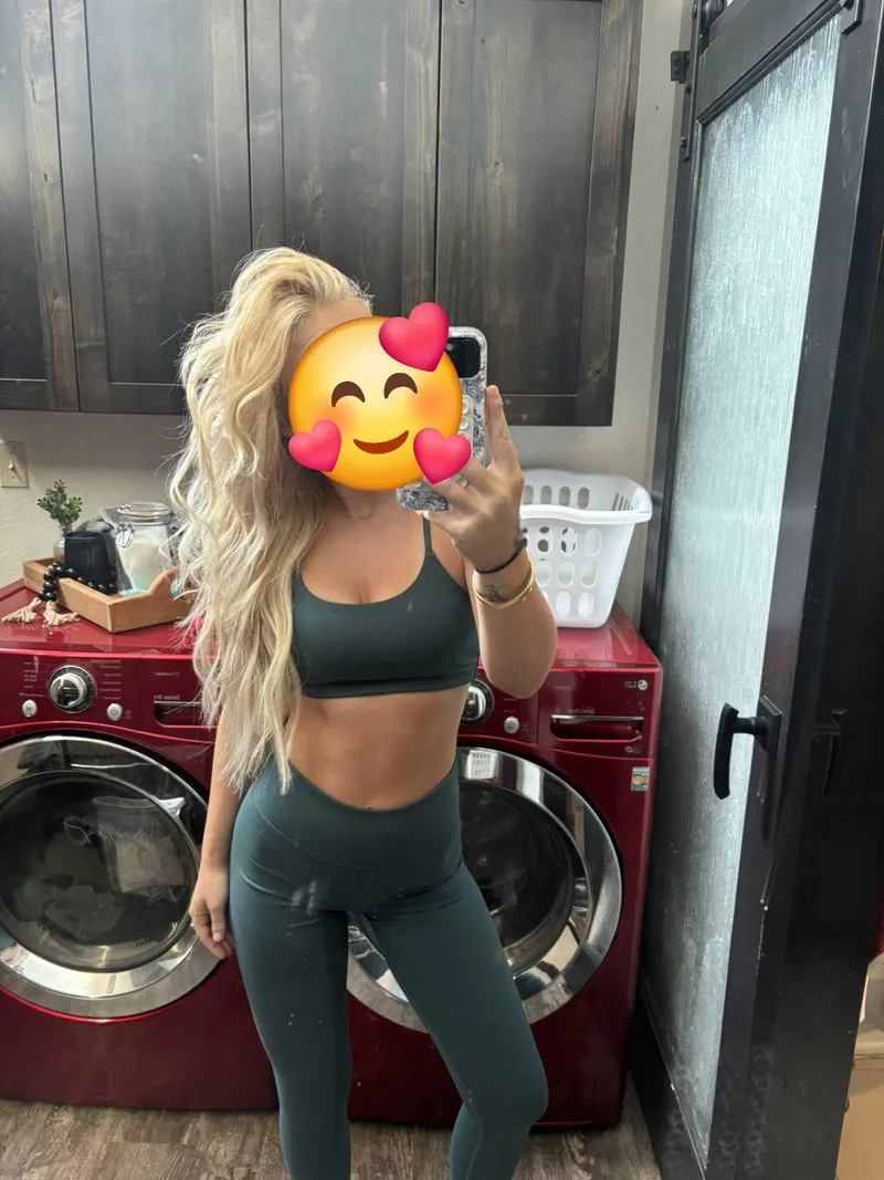 Thumbnail Hot and sweaty after my workout 😅🥰