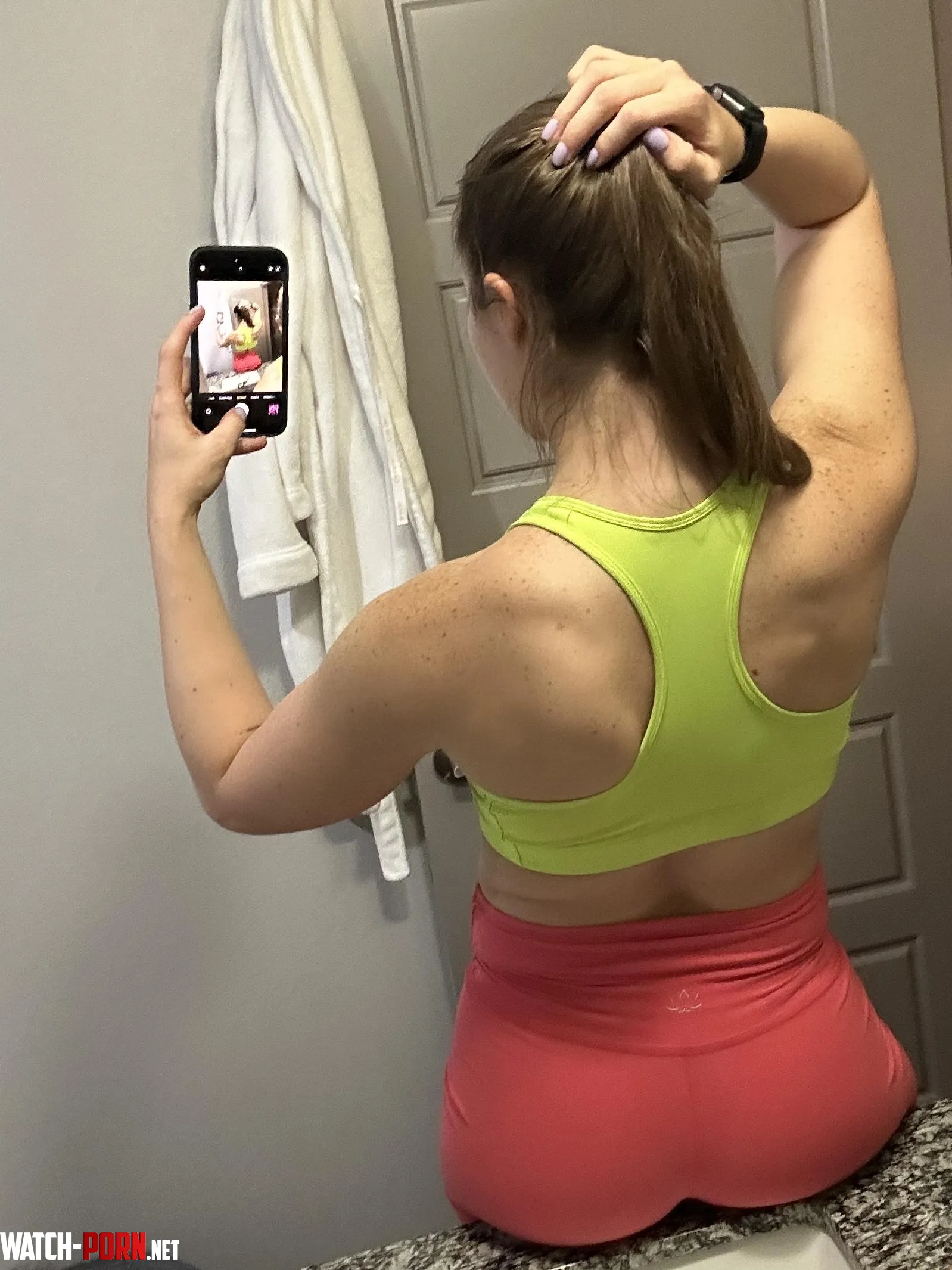 working on my back muscles a bit :) by cumwcourt