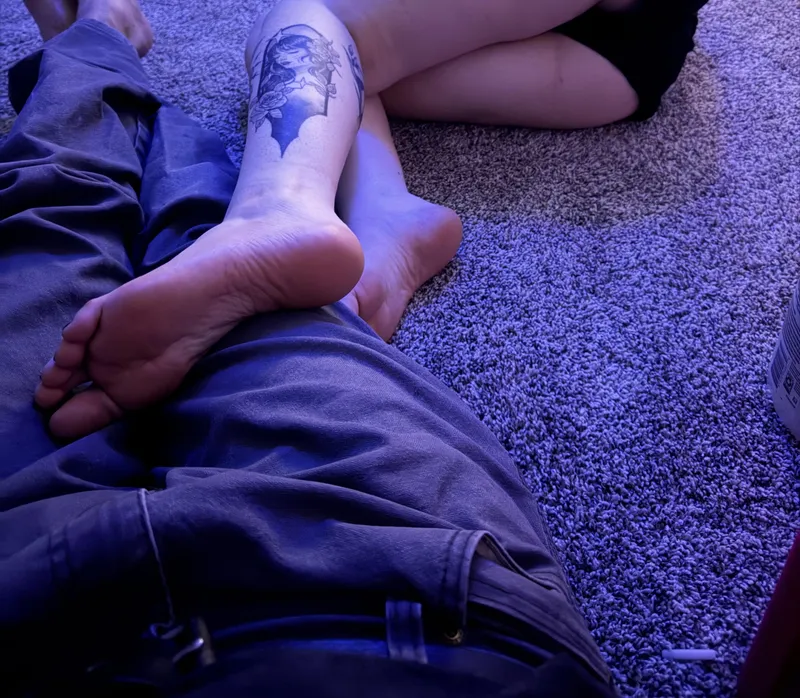 Thumbnail My man doesn’t think my feet are pretty! Help me prove him wrong :) OC