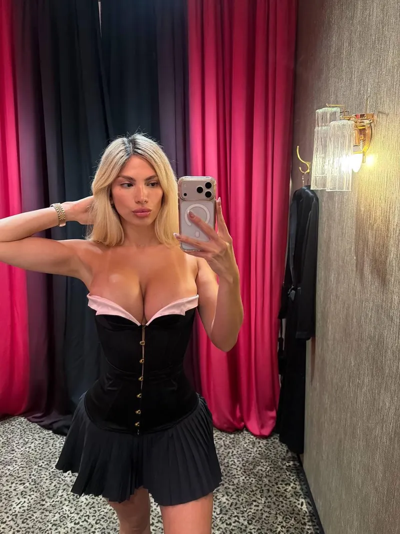Thumbnail Not enough cleavage for the club