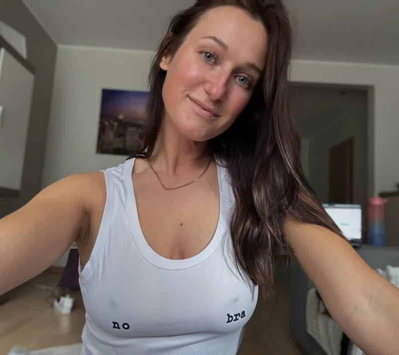 Thumbnail No bra!