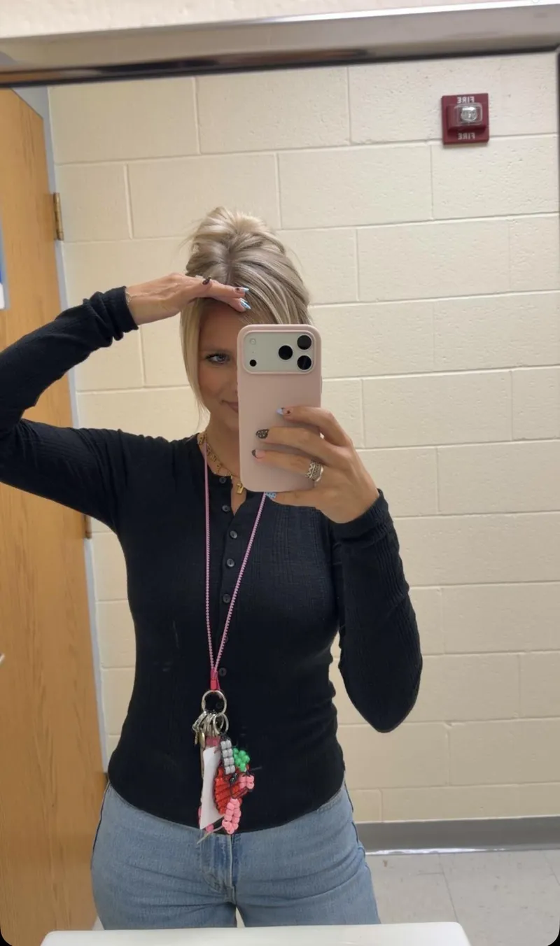 Thumbnail Busty Teacher
