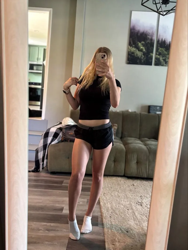 Thumbnail My legs always look so good in mirror selfies