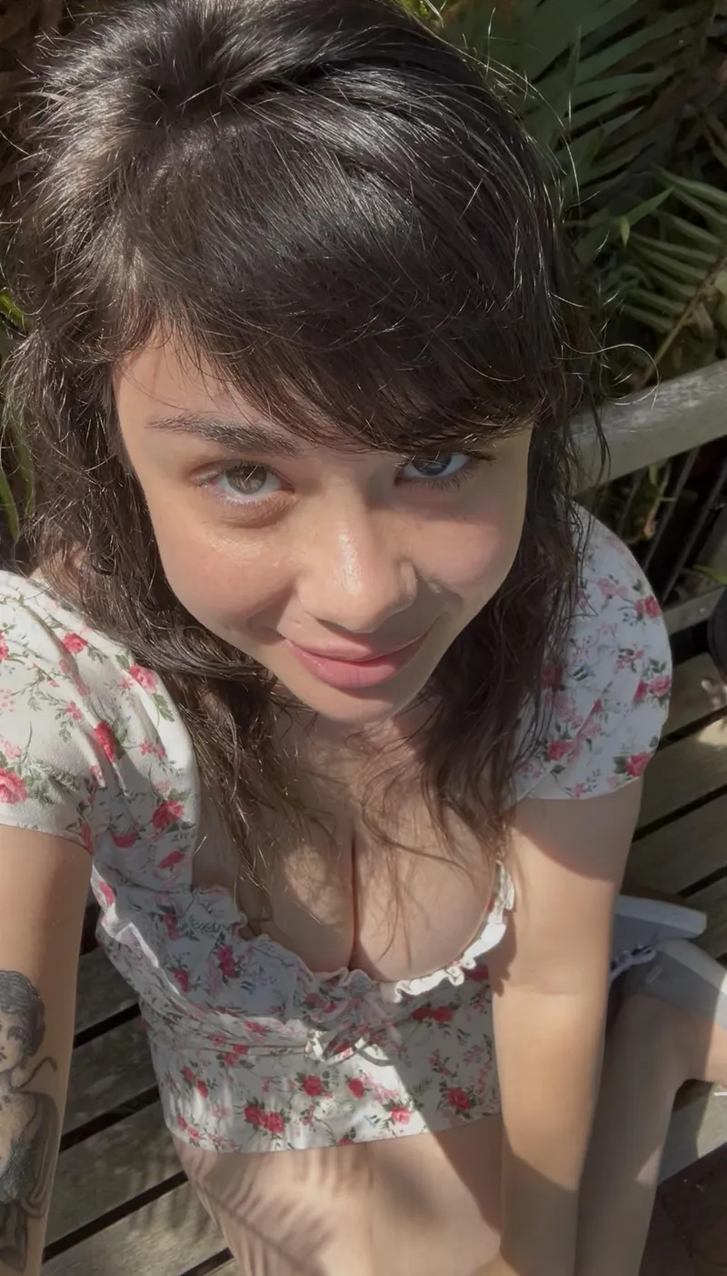 Thumbnail No bra or makeup