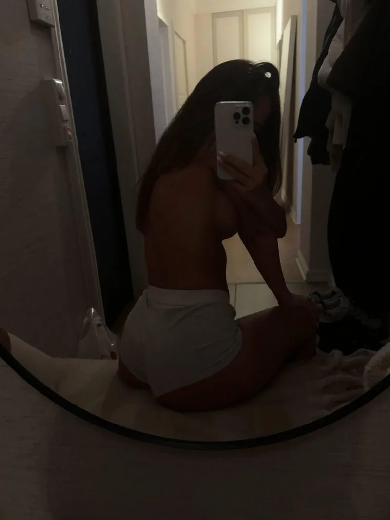 Thumbnail letar efter sovsällskap, är det uppenbart?🥵