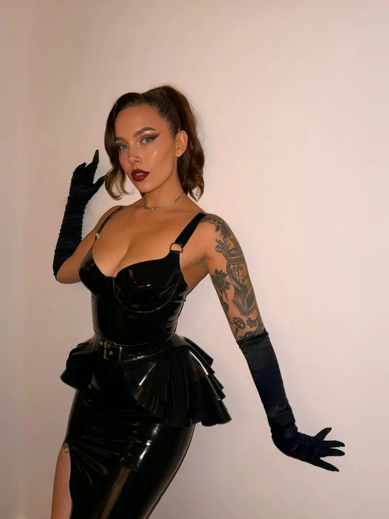 Thumbnail My armor for pure temptation.