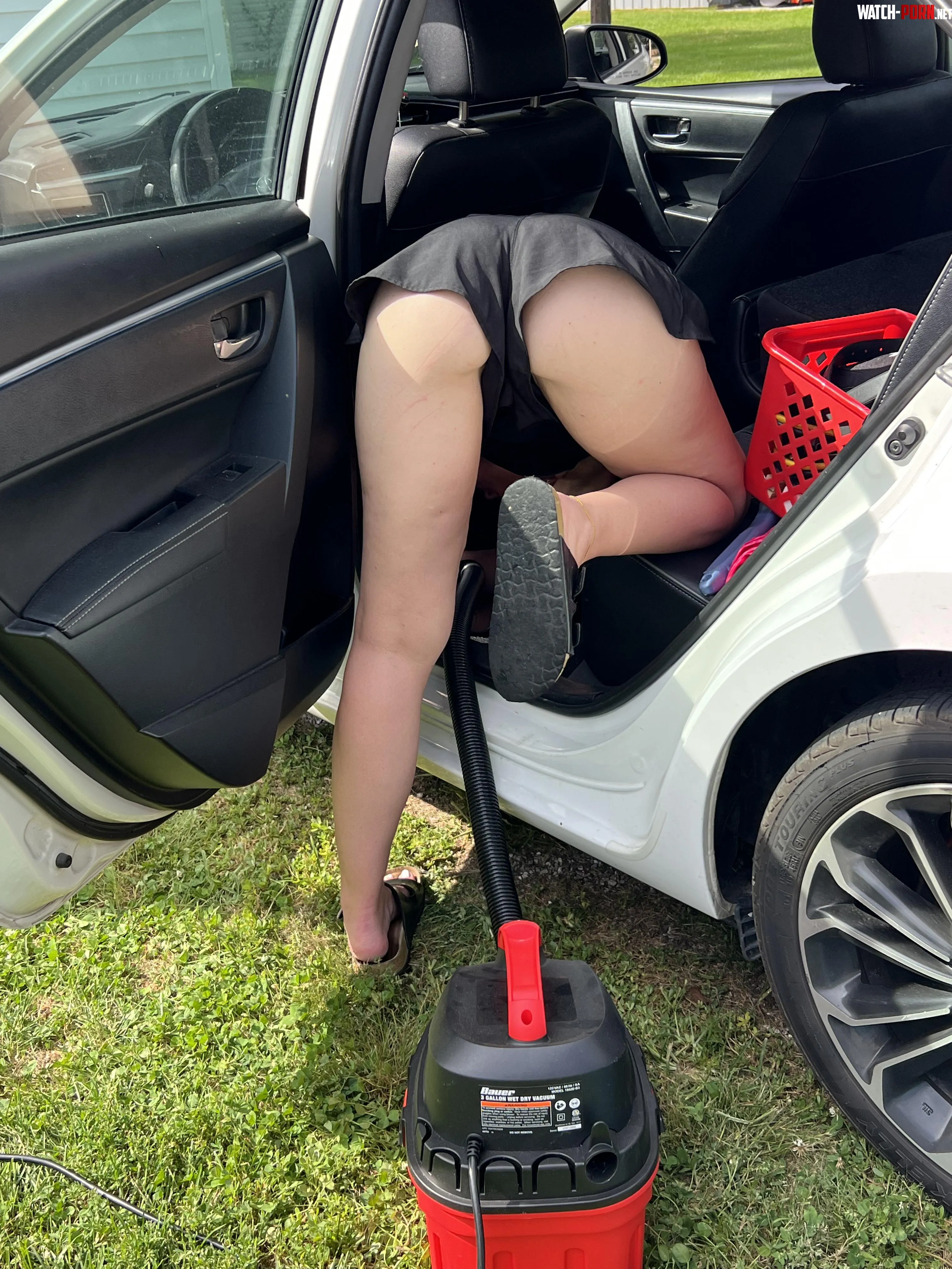 The neighbors love it when wifey cleans her car by gtowncouple920