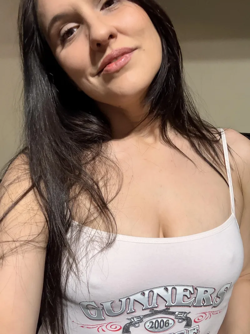 Thumbnail Always leave the bra at home when you wear a tank top
