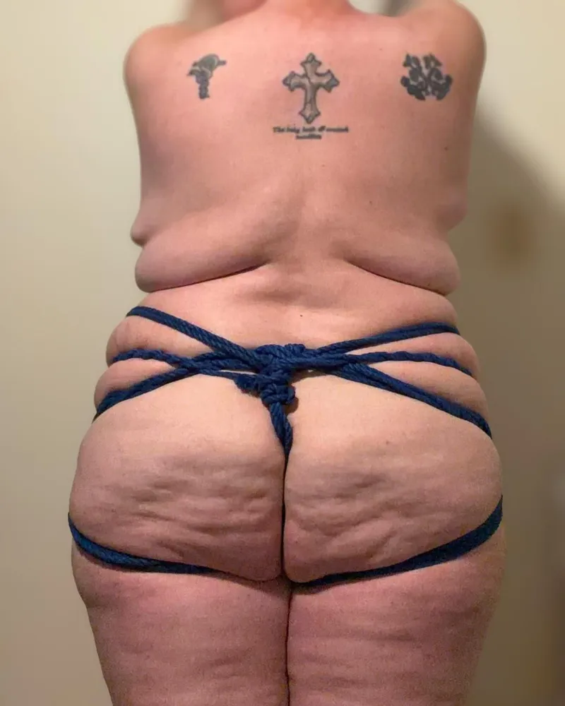 Thumbnail My ass always looks good, but it looks even better in rope
