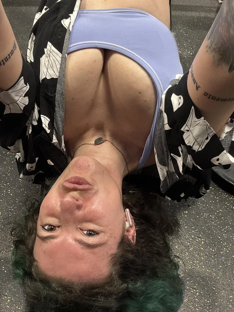 Thumbnail Upside down cleavage