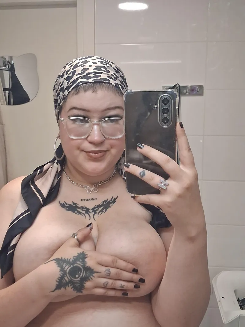 Thumbnail freshly shaved! how do we feel about the scarf?