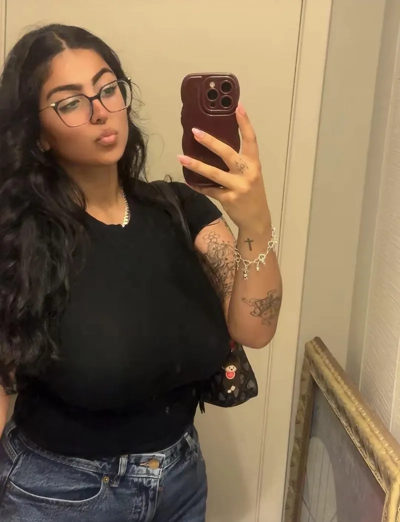 Thumbnail Busty Latina