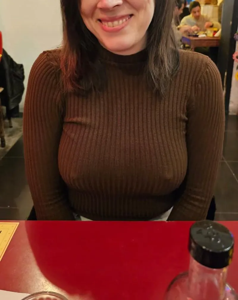 Thumbnail Braless date